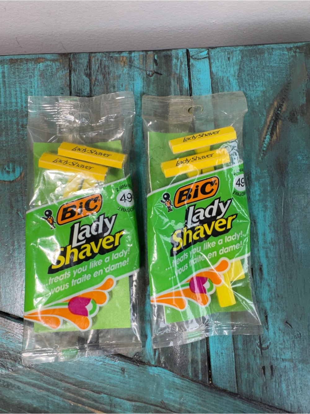 Vintage 1970s Bic Lady Shaver Package of 2 Yellow Razor Unused T.V. Movie Prop - Picture 2 of 3
